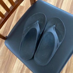 Oofos flip flops